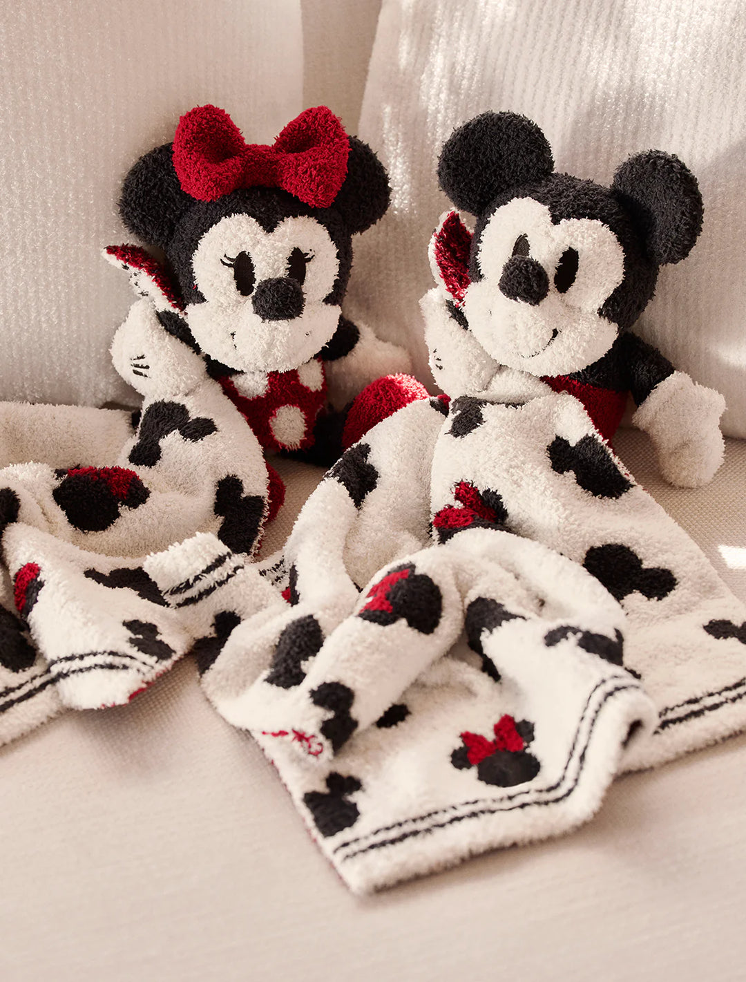 Cheapest NWT Disney Mickey Mouse Blanket Throw Same Material As Barefoot Dreams new